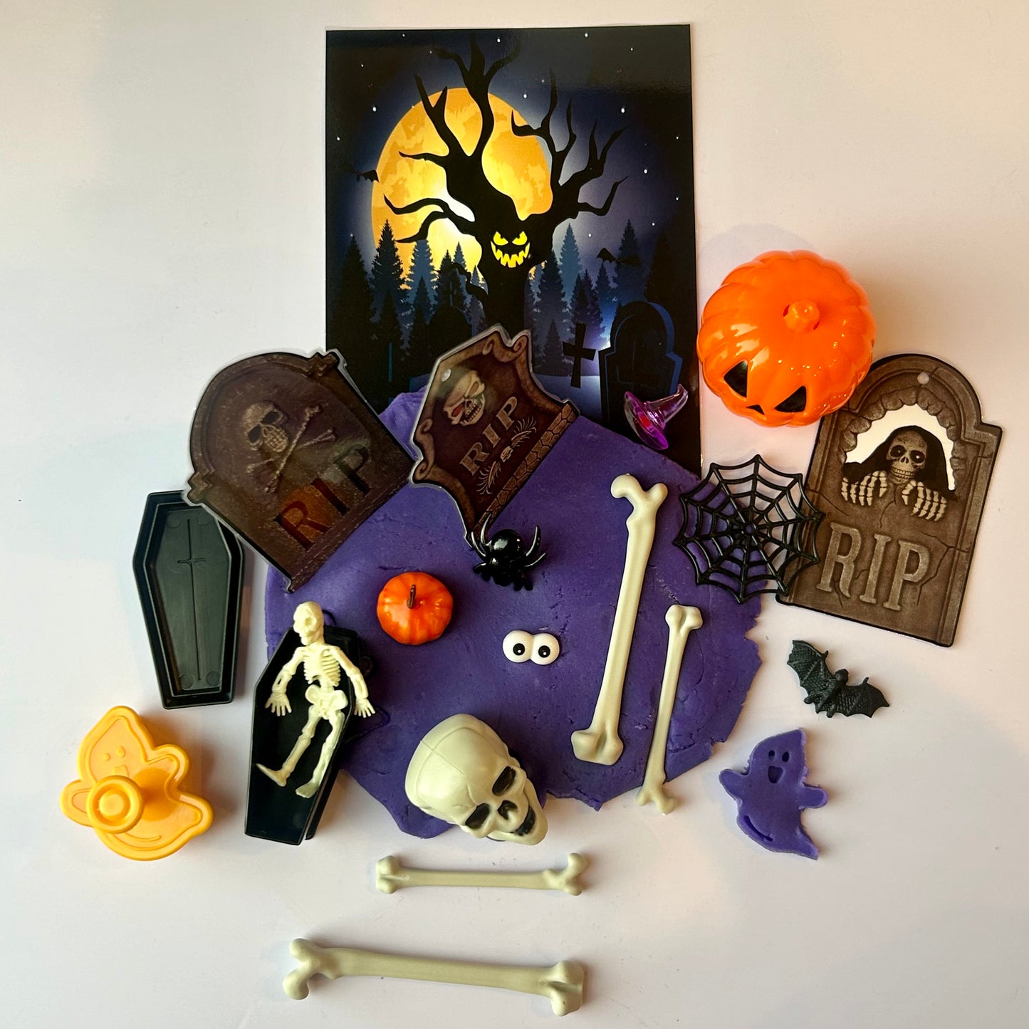 Haunted Graveyard Play Dough kit